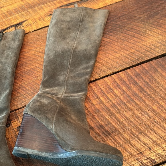 Cute Franco Sarto size 6 suede higher zipper boots. - Picture 4 of 13